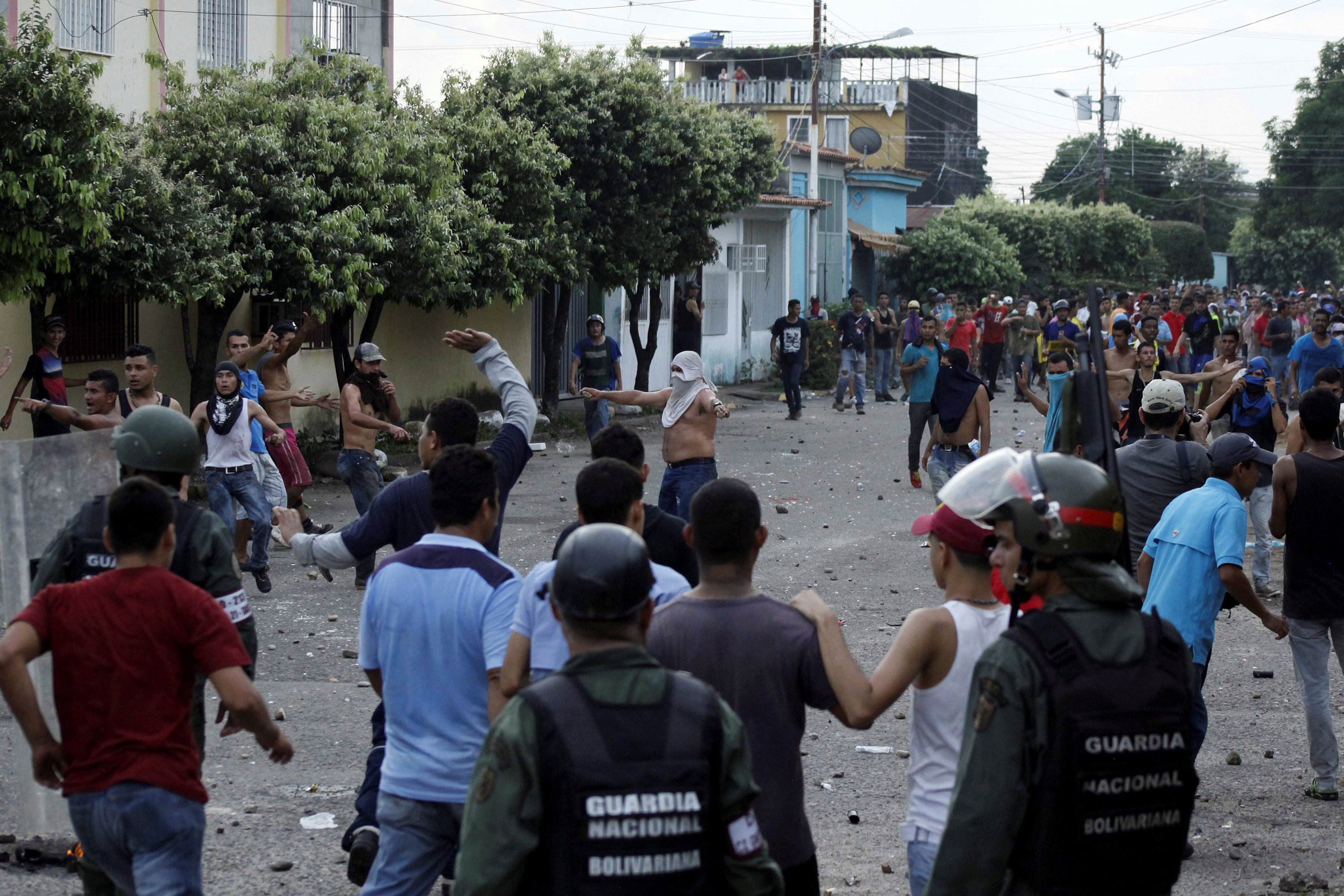 Fotos que dan la vuelta al mundo: Los terribles saqueos en La Fría