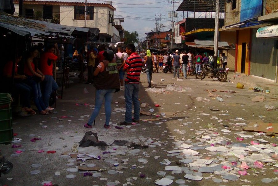 #17Dic Reportan robos masivos a comercios en La Fría (fotos + video)