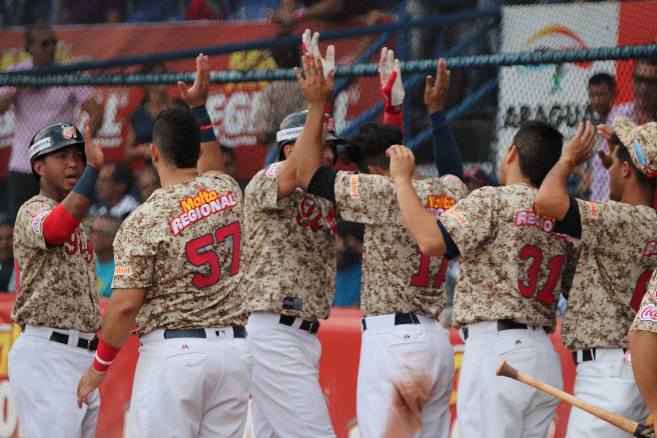 Victorias de Tigres y Leones enredan el panorama en la LVBP