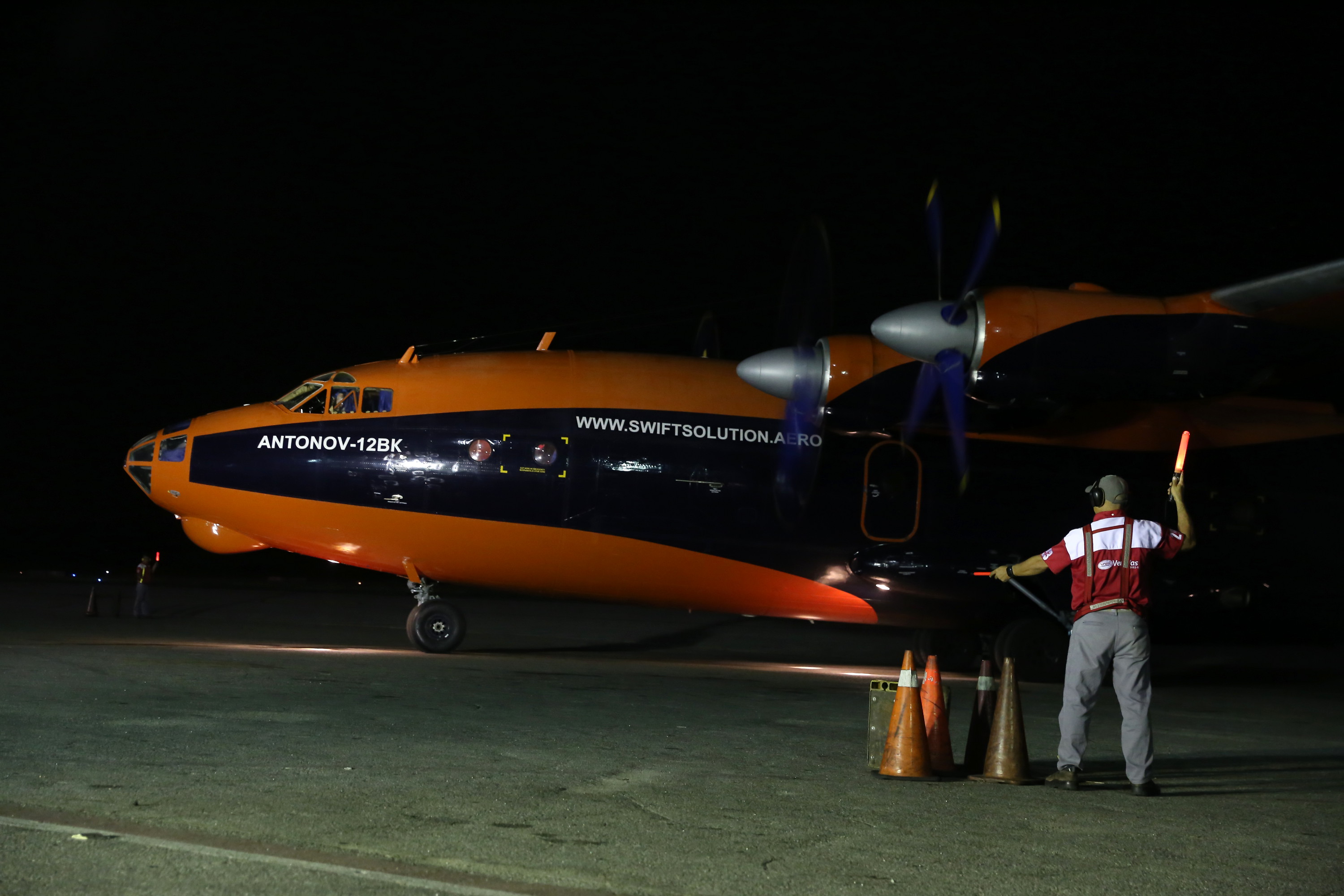 A más de 72 horas del arribo del primer avión, venezolanos no han visto nuevos billetes