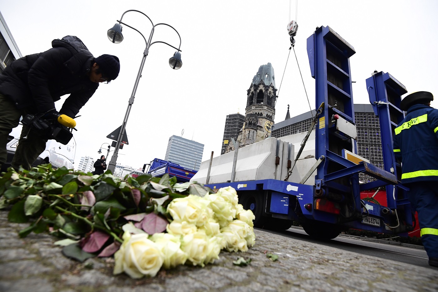 Reabre mercado de Navidad de Berlín que fuera atacado el lunes