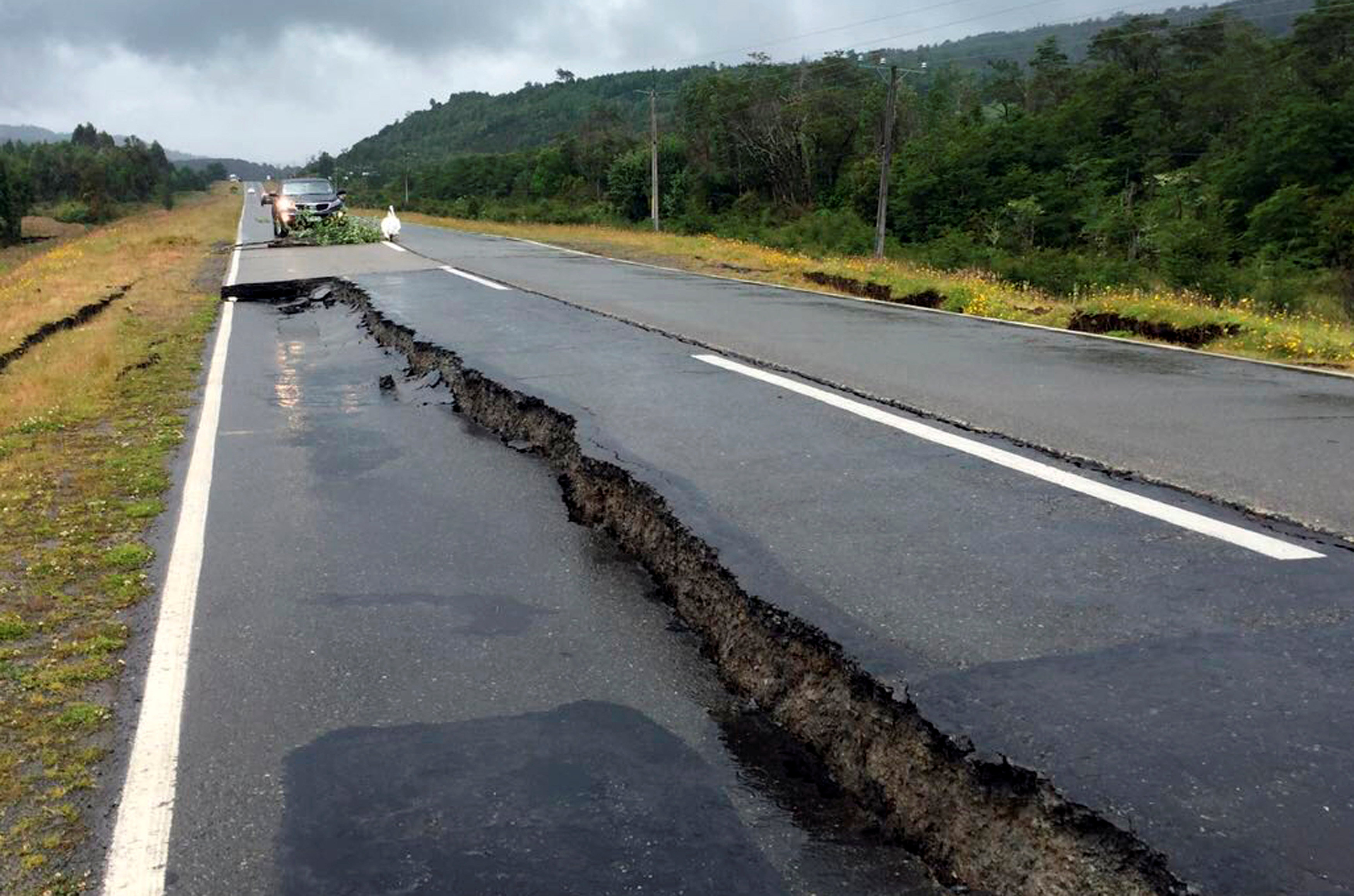 Argentina se solidariza con Chile por terremoto y ofrece sus “cascos blancos”