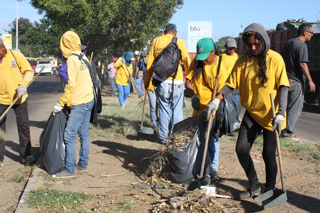 Alcaldía de Maracaibo desplegó jornada ambiental en el corredor vial Milagro Norte (Fotos)