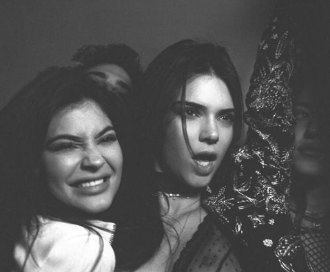 No se puede acabar el año sin que le veas el pezón a Kendall Jenner (Foto)