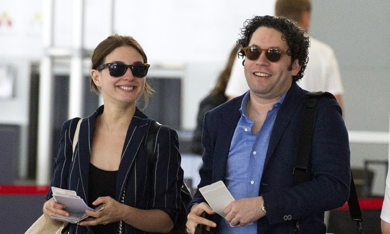 Gustavo Dudamel visitó Venezuela en compañía de su novia (Fotos)