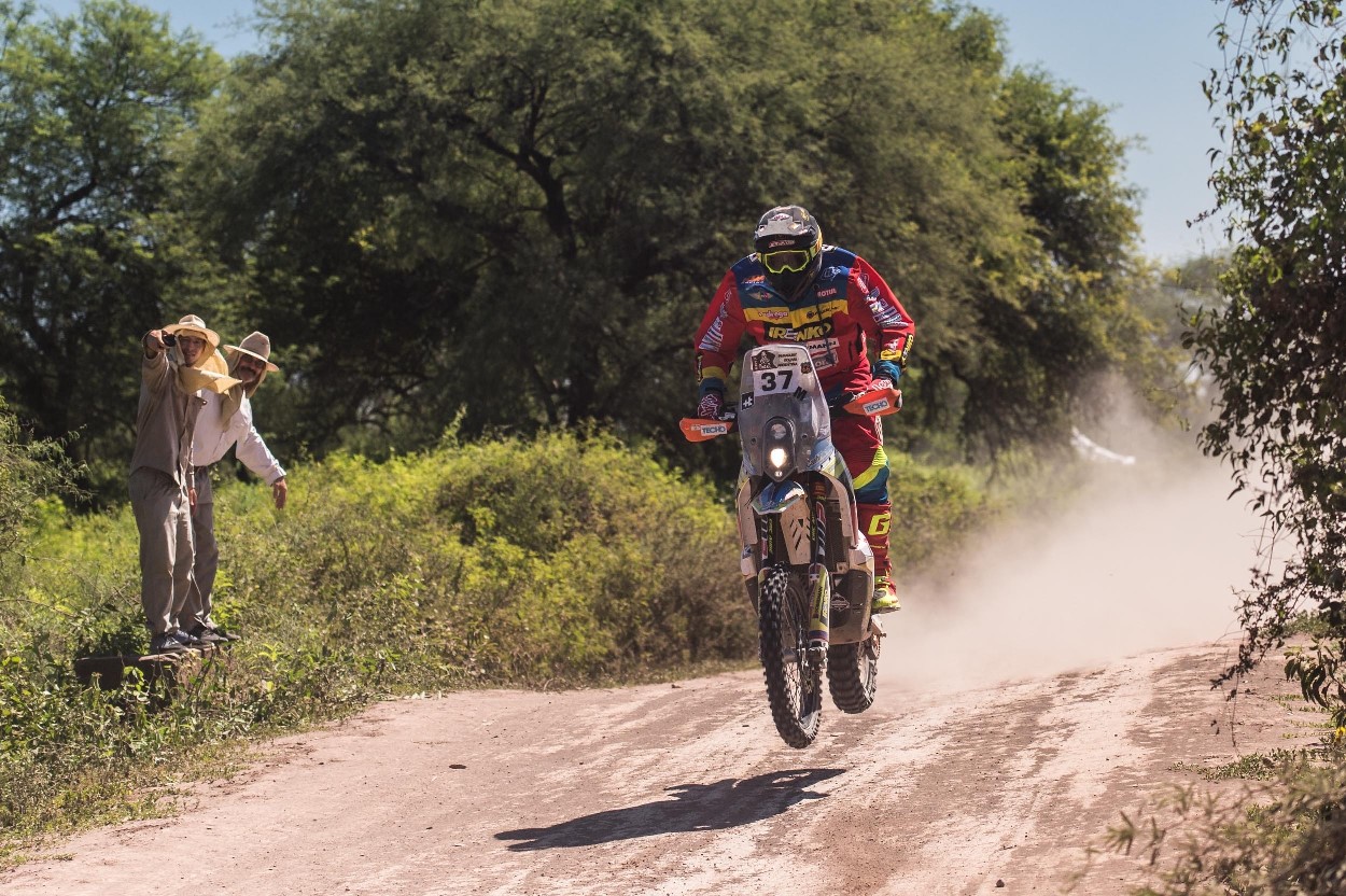 Notable avance de Nicolás Cardona en la tercera etapa del Dakar