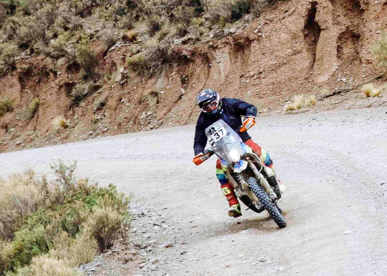 Nicolás Cardona avanza al puesto 36 absoluto en el Dakar 2017