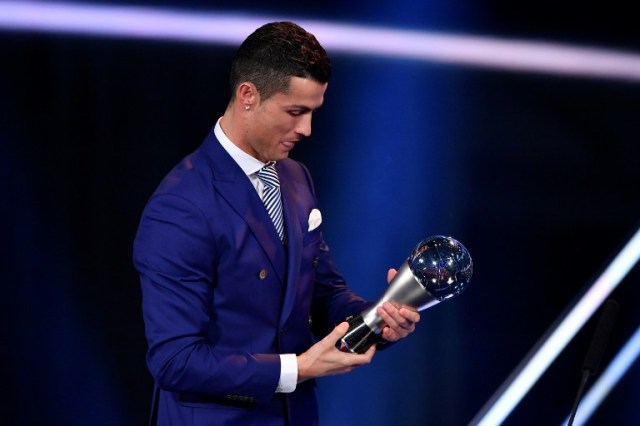 Real Madrid and Portugal's forward Cristiano Ronaldo holds his trophy after winning the The Best FIFA Men?s Player of 2016 Award during The Best FIFA Football Awards ceremony, on January 9, 2017 in Zurich. / AFP PHOTO / Fabrice COFFRINI