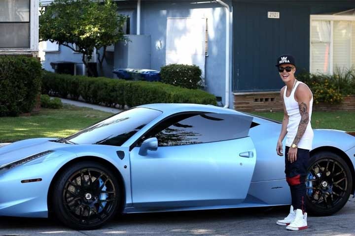 Ponen en subasta el Ferrari de Justin Bieber