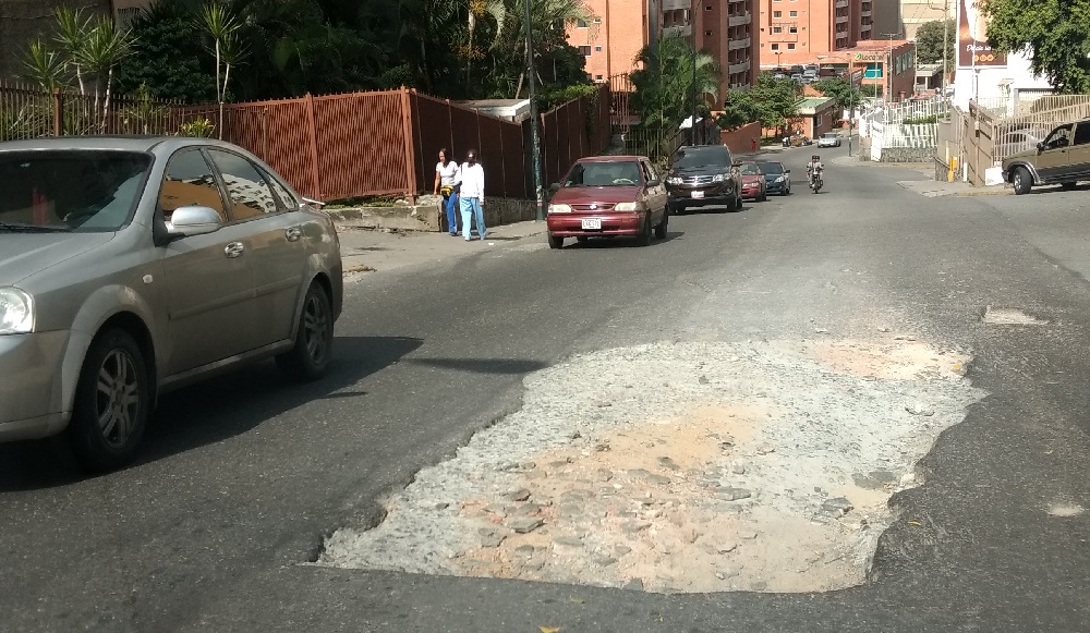 En la sucursal del hueco: El regalote de Hidrocapital en la Av. Fco. Lazo Martí (fotos)