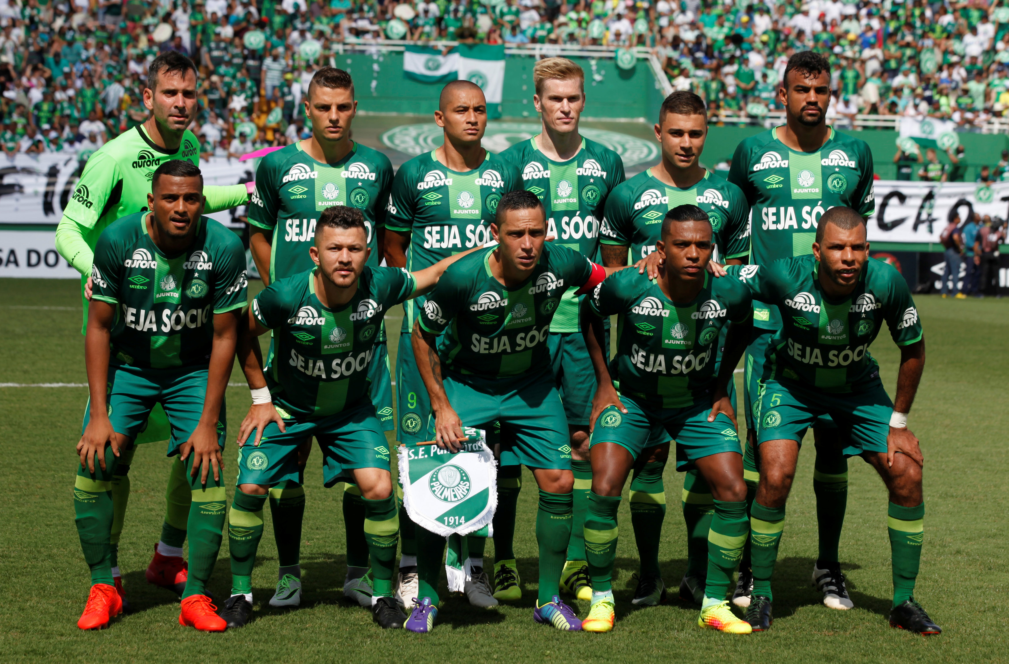 El Chapecoense vuelve a jugar y toda una ciudad se viste de verde