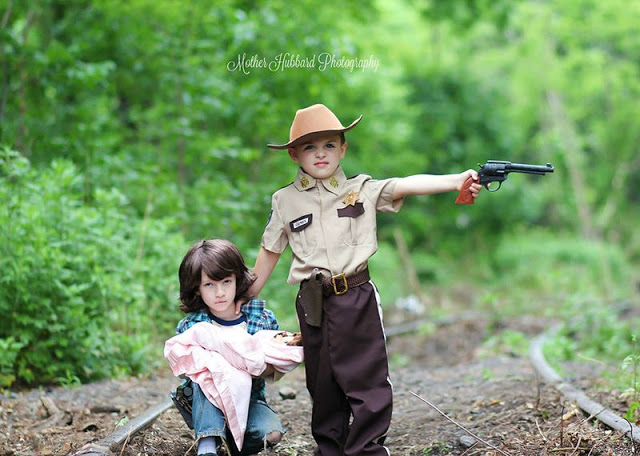 Fotografió a niños imitando escenas de The Walking Dead y este fue el desastroso resultado