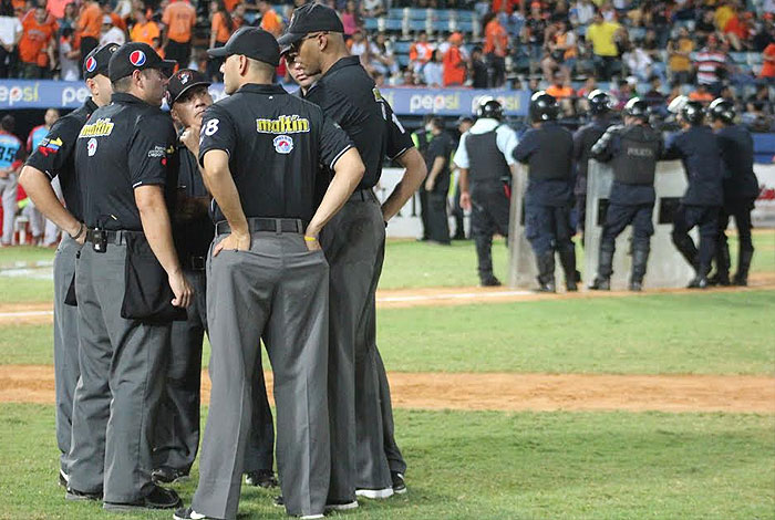 Tercer juego de la final del béisbol venezolano se reanudará este martes