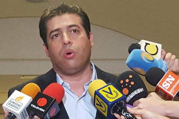 Diputado Robert Alcalá recalcó que tiene excelente salud tras “fake news”