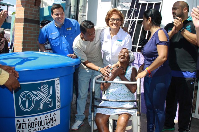 040217. Entrega de tanques. Barrio La Lucha (1)