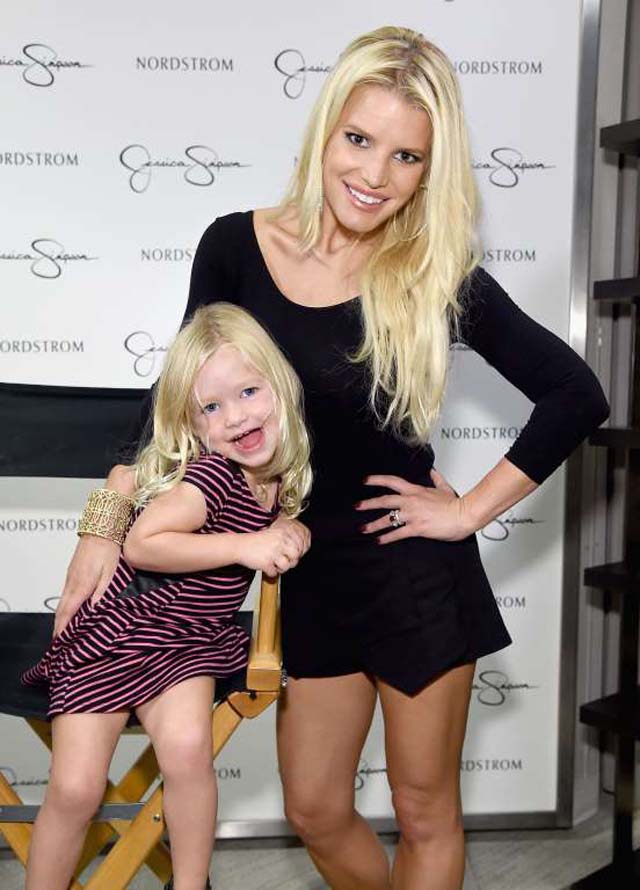 Jessica Simpson Ahora no se puede negar que la actriz luce de maravilla y es una mamá muy sexy.