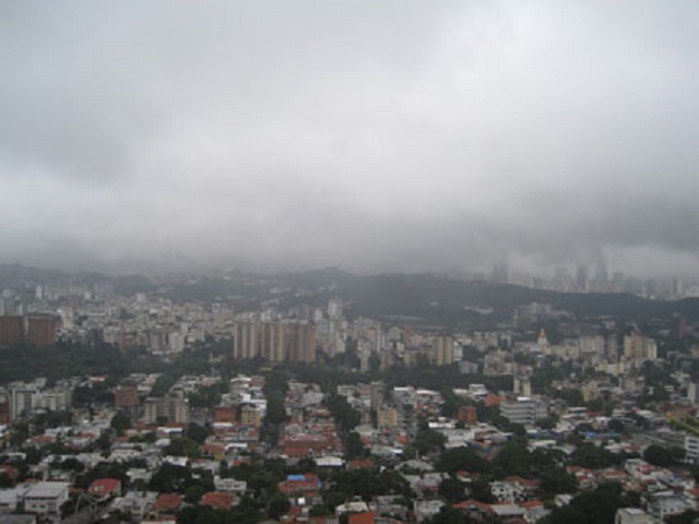 Lluvias generan inundaciones en algunas vías de Miranda