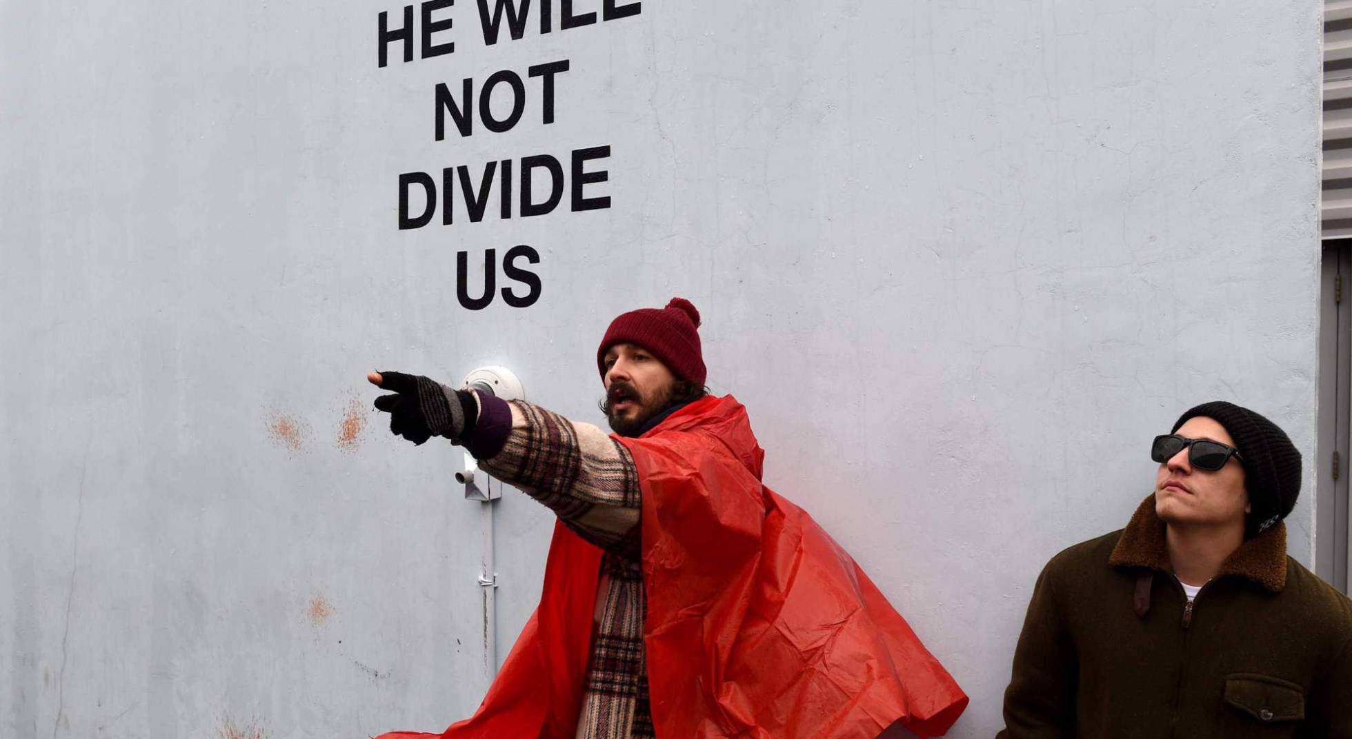 El actor Shia LaBeouf organizó una protesta contra Trump y fue clausurada: Entérate por qué (Video)