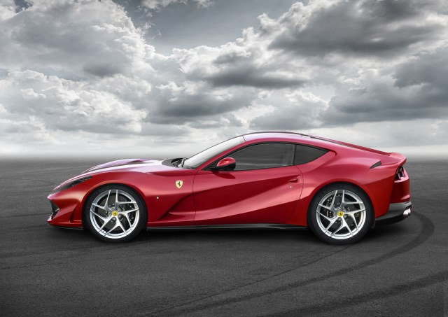 Ferrari 812 Superfast (1)