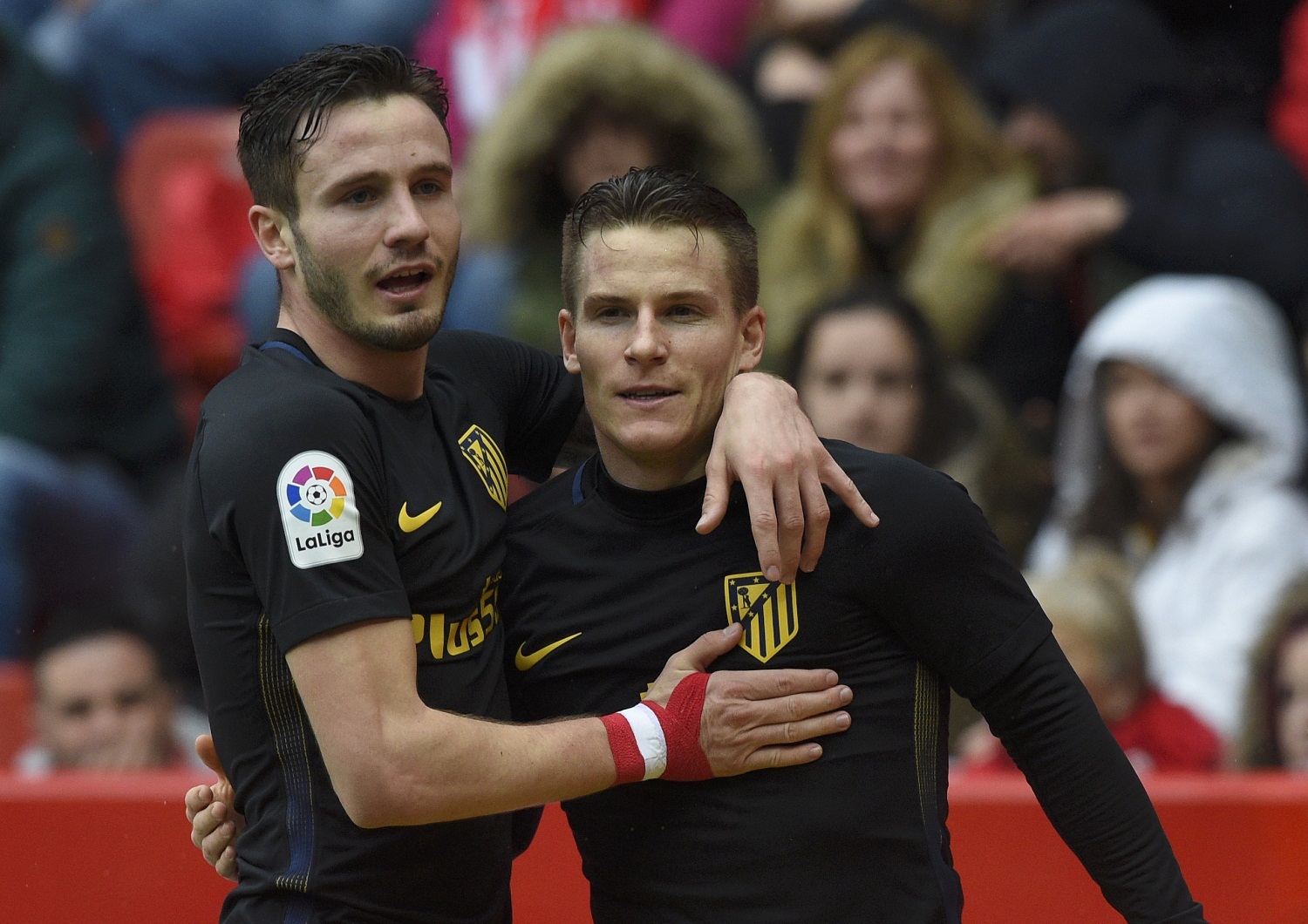 Gameiro, con un triplete, rescata al Atlético de Madrid