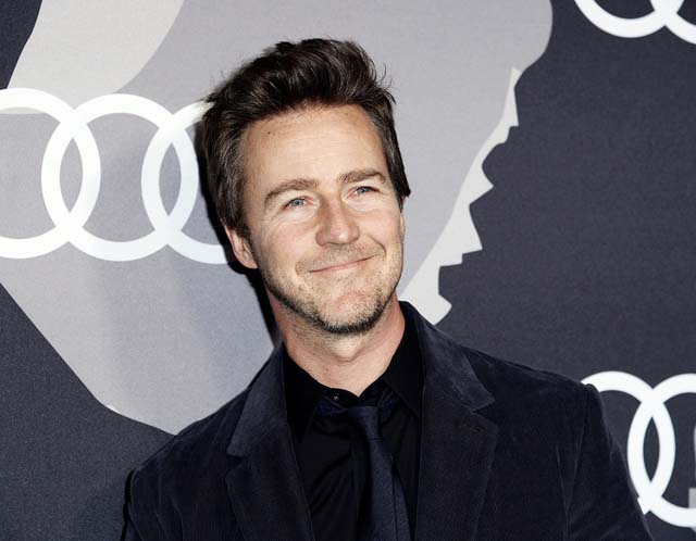 Edward Norton tuvo tres nominaciones: al Mejor Actor de Reparto por 'Primal Fear' ('La raíz del miedo' o 'La verdad desnuda') en 1996, al Mejor Actor por 'American History X' ('Historia Americana X') en 1998 y al Mejor Actor de Reparto por 'Birdman' en el 2014.