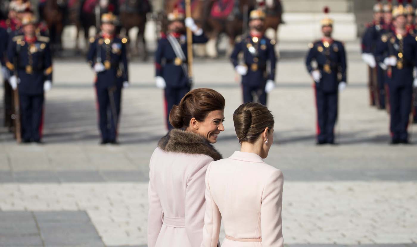 El duelo estilístico entre Letizia y Juliana (fotos)