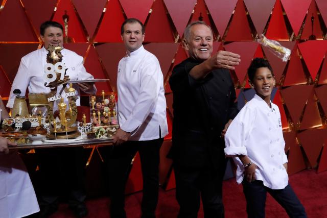 El chef Wolfgang Puck y su equipo 