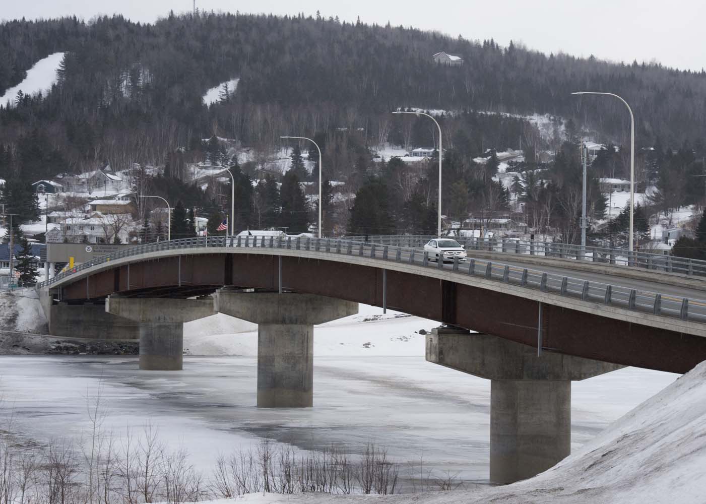 En pánico por Trump, cada vez más inmigrantes huyen a Canadá