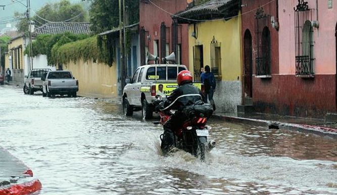 Unos 186 afectados y 31 viviendas dañadas por fuertes vientos en Guatemala