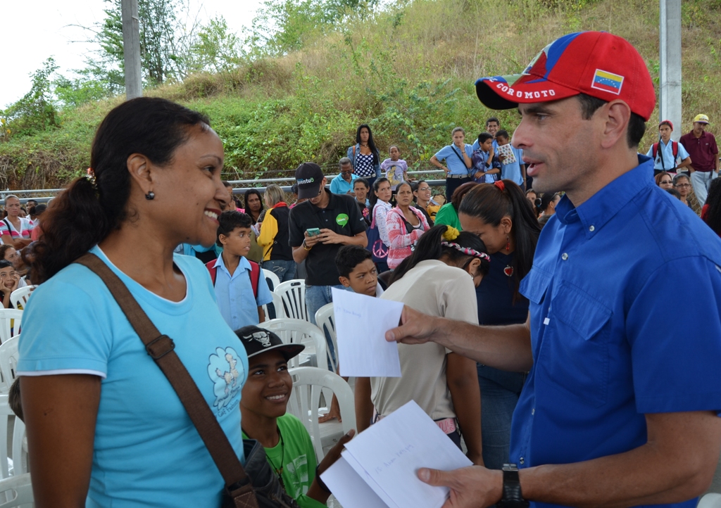 Capriles: El Gobierno humilla todos los días a la mujer