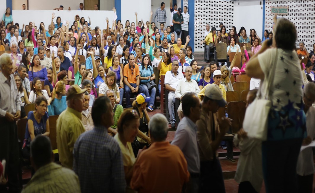 Docentes de Anzoátegui trabajarán media jornada hasta que les paguen