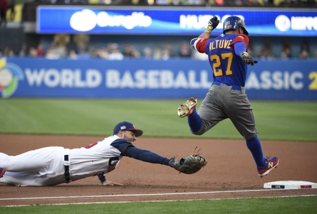 SAN DIEGO, CA - MARCH 15: Eric Hosmer #35 of the United States dives but can't make the tag on Jose Altuve #27 of Venezuela on a single during the first inning of the World Baseball Classic Pool F Game Two between Venezuela and the United States at PETCO Park on March 15, 2017 in San Diego, California.   Denis Poroy/Getty Images/AFP