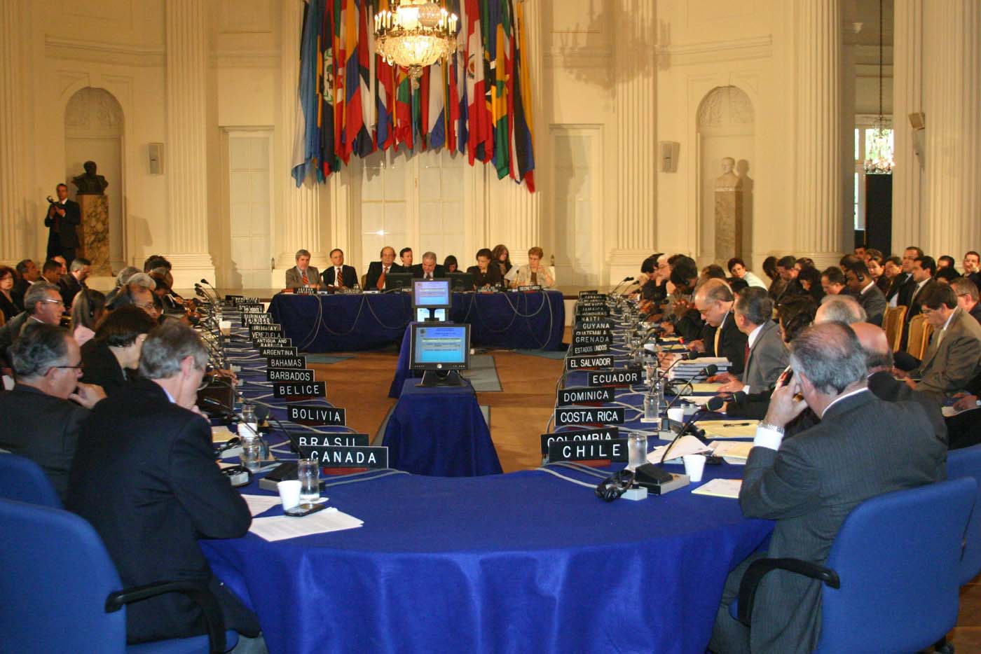 .@OEA_oficial denuncia cuenta falsa @OEA_Venezuela