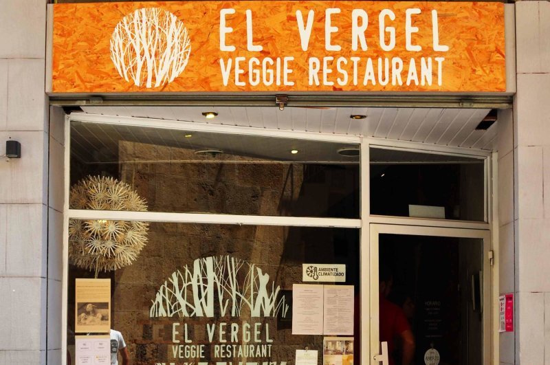 Un restaurante vegano prohíbe a una madre dar el tetero a su hijo por ser de leche animal