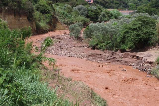 Fuertes lluvias en Táchira colapsan vías de acceso / Foto @VielmaEsTachira 