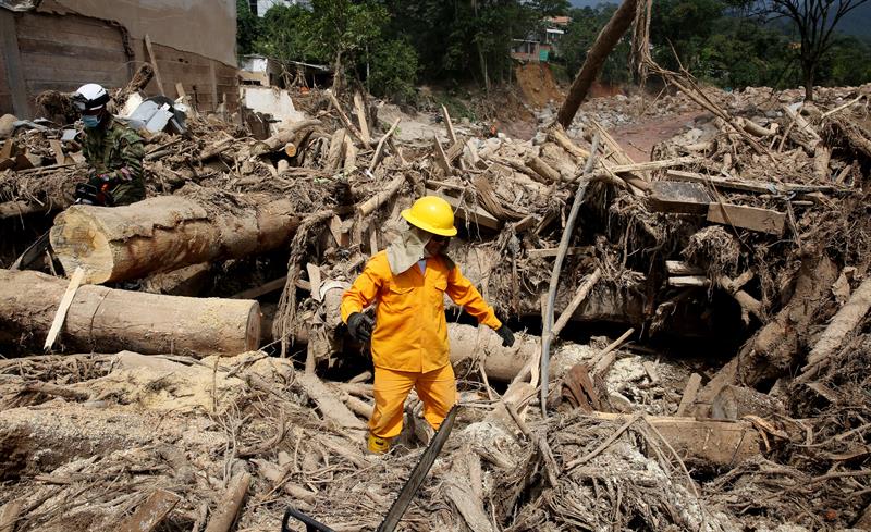 Seis muertos y 11 heridos dejó alud de tierra que tapó mina en Colombia