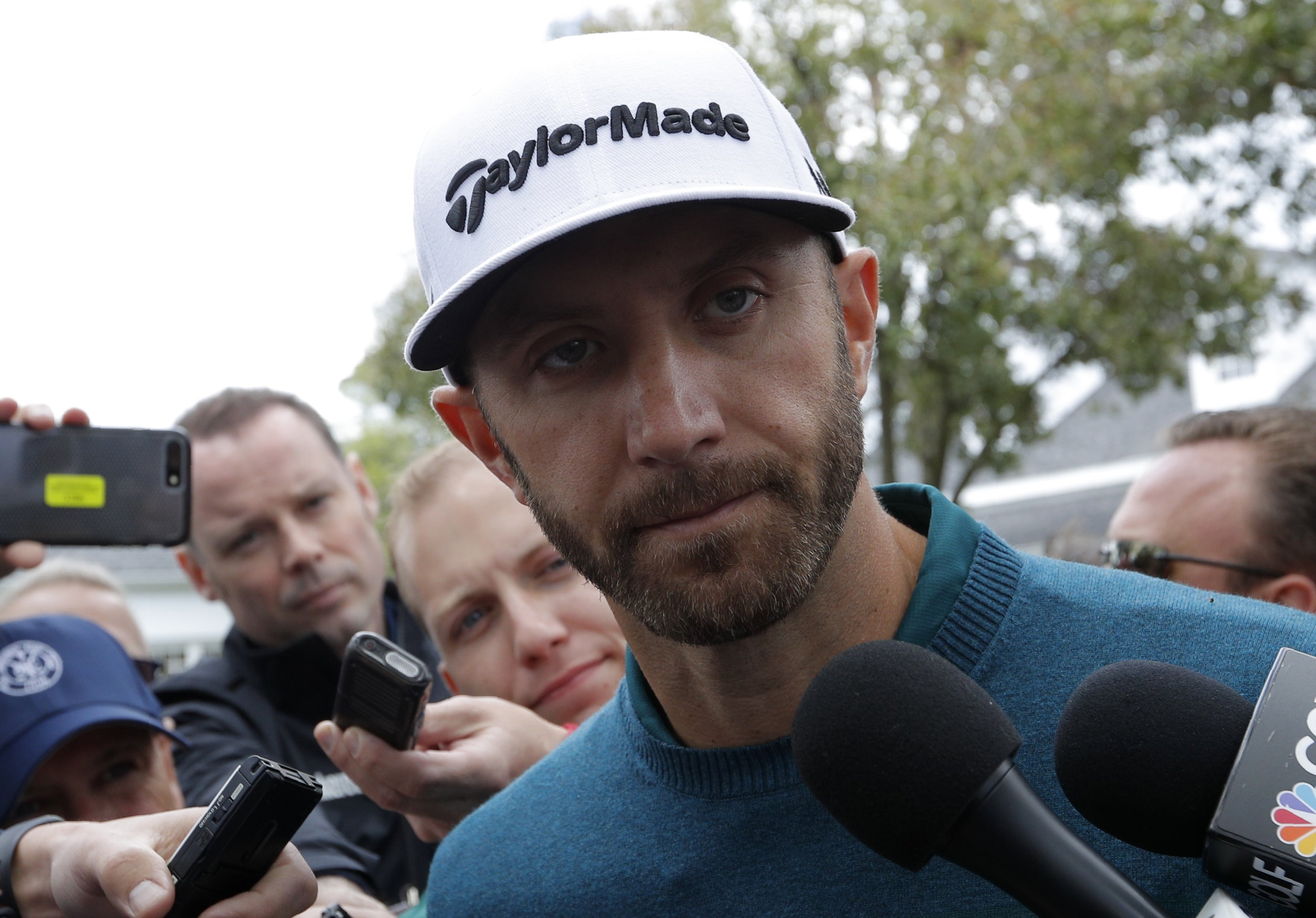 El número uno Dustin Johnson se cae del Masters de Agusta justo antes de empezar