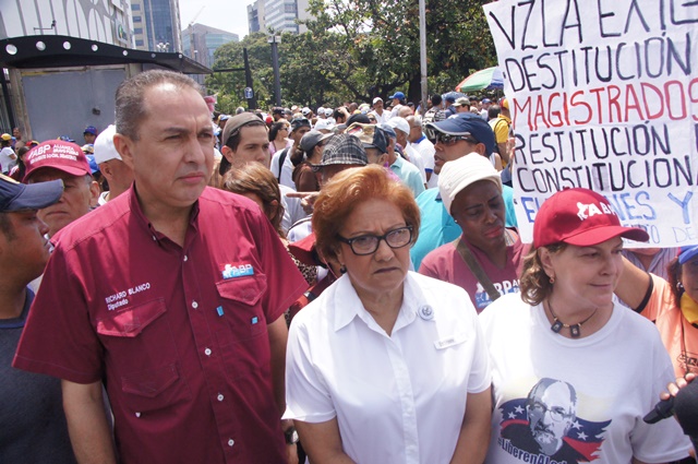 Richard Blanco: A los represores de la GNB, les decimos que seguiremos en las calles