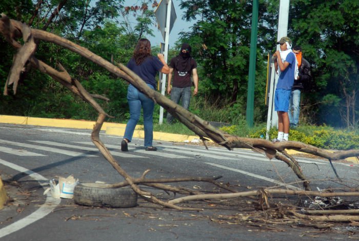 Lara amaneció con cierres de vías