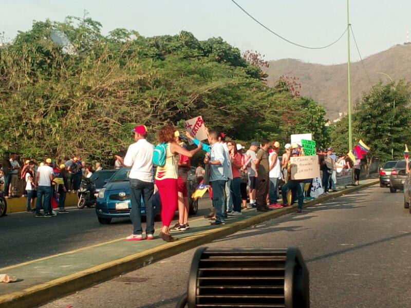 Protestan en el Distribuidor de El Trigal en Valencia este #11Abr