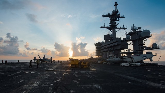 El portaaviones USS Carl Vinson en aguas del Mar de China Meridional.