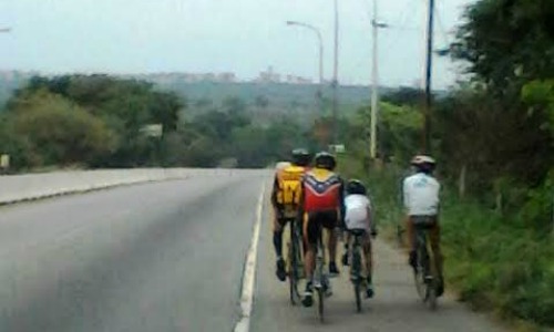 Médico tachirense suspendió su cruzada en bicicleta por amenazas