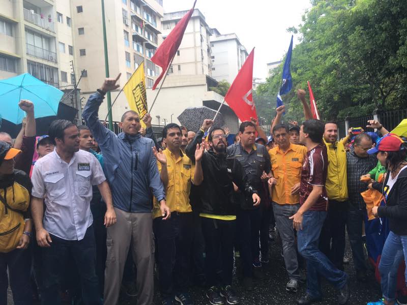 Diputados acompañaron al pueblo en Caracas en medio de una algarabía por la democracia (+Video)