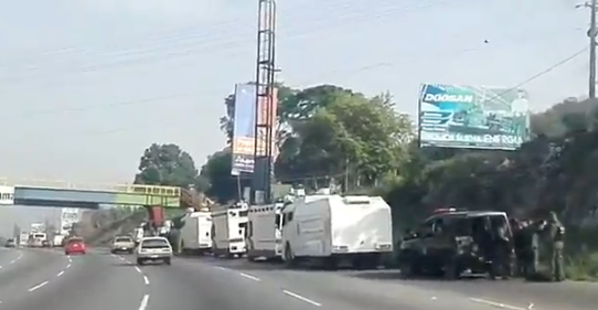 Motos, patrullas, tanquetas, ballenas y efectivos de la GNB en distribuidor San Blas de Valencia (video)