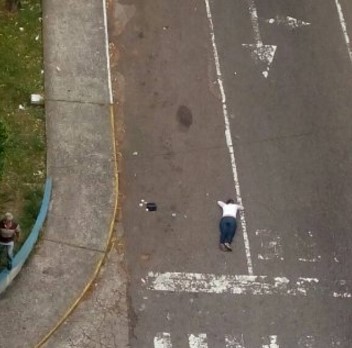 Video (extraoficial) demostraría como colectivos mataron por la espalda a la joven en San Cristóbal