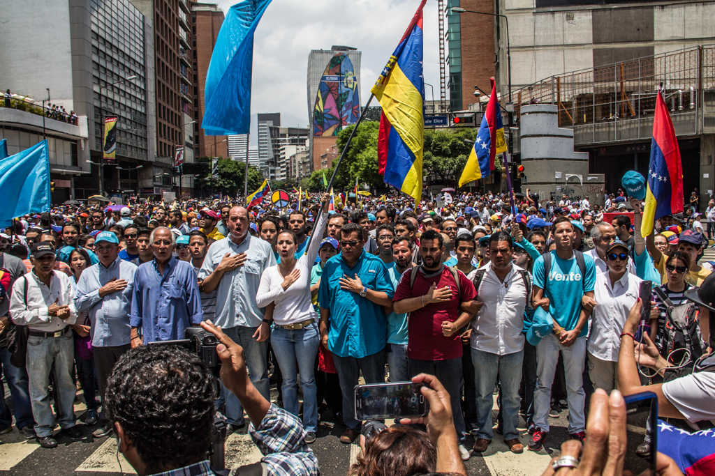 Machado: Quien tiene las balas, pone los muertos y quien tiene las armas, genera la violencia