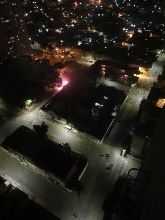 Colectivos y GNB generan tensa situación en El Valle tras fuerte cacerolazo. Foto: Cortesía