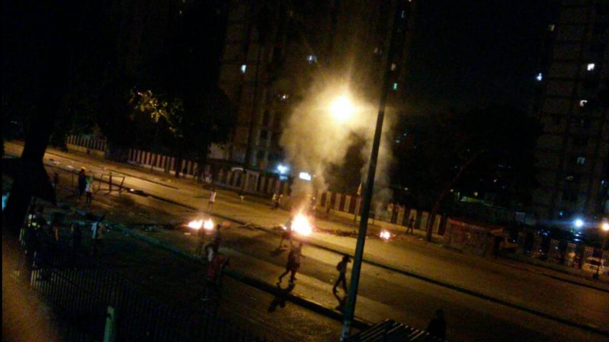 Más de cinco heridos de gravedad durante saqueos en calle Cajigal de El Valle