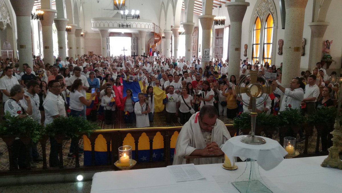 Merideños se concentraron en la Iglesia El Llano por los caídos de abril (Fotos)