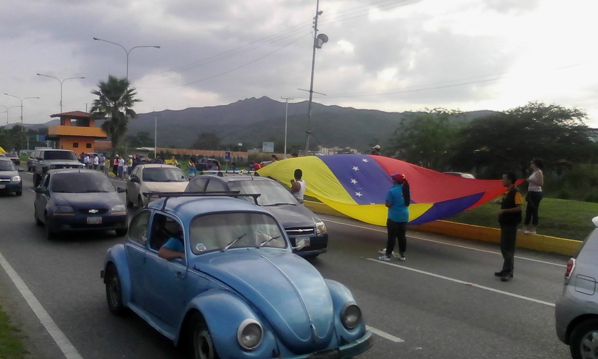 Cadena humana en San Diego por la libertad de Venezuela este #23A (Fotos)